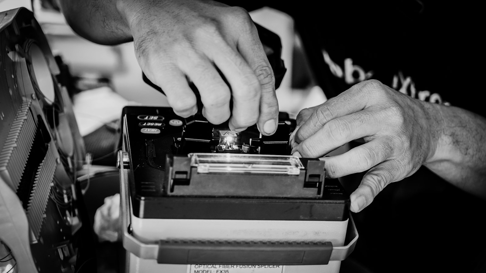 Fibre optic fusion splicing